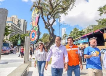 Bruno Reis e secretários municipais vistoriam montagem de estruturas do Carnaval Crédito: Betto Jr. / Secom PMS