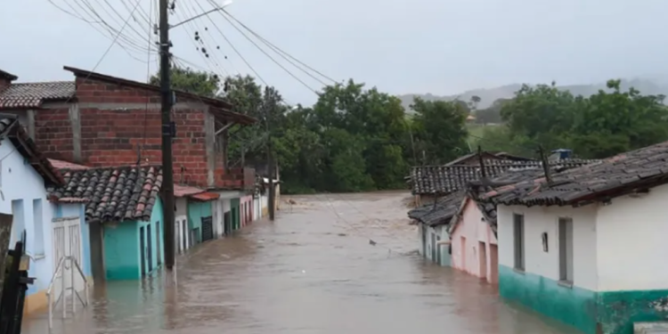 Equipes prestaram assistência em 15 cidades por conta das fortes chuvas - Foto: Reprodução | Redes Sociais