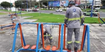 Equipamentos de academia ao ar livre são removidas no bairro do Imbuí, em Salvador — Foto: Divulgação