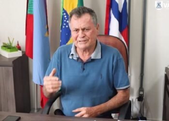 Vereador denuncia o prefeito, por altos salários de parentes na gestão municipal