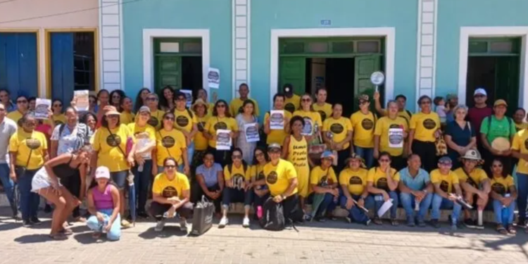 Protesto aconteceu na Praça do Garimpeiro, no centro de Palmeiras - Foto: Reprodução | Jornal da Chapada