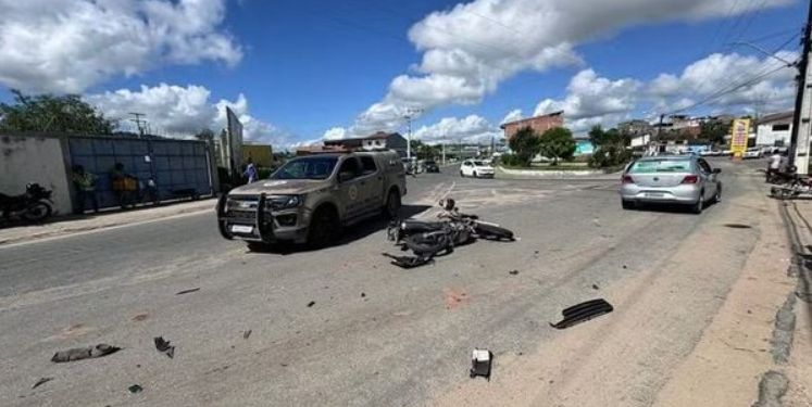 PMs que escoltavam vice-governador ficam feridos em acidente no sul do estado Crédito: Giro em Ipiaú