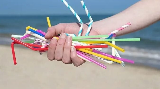 Canudos plásticos: no McDonald's, a ordem será maneirar na distribuição (Daisy-Daisy/Thinkstock)