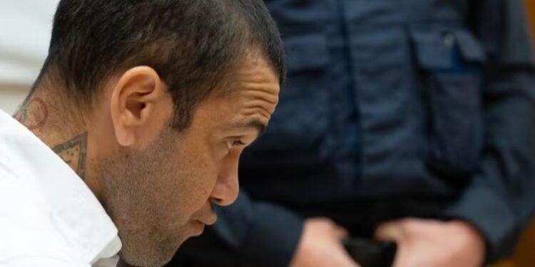 Daniel Alves já compareceu aos tribunais de Barcelona em julgamento de caso de estupro — Foto: Getty Images