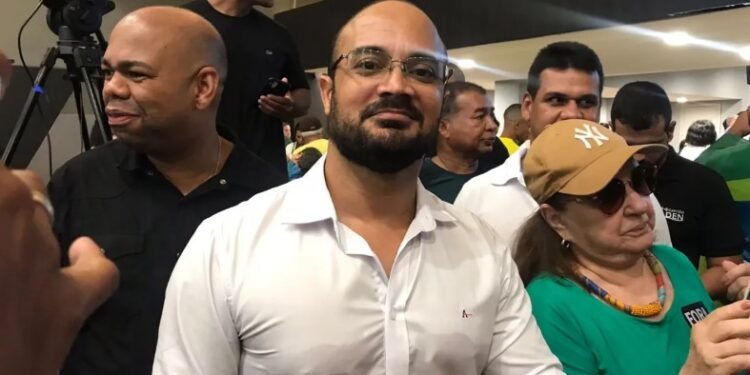 Capitão Alden foi uma das lideranças políticas locais a receber o ex-presidente Bolsonaro em Salvador - Foto: Cassio Moreira | Ag. A TARDE