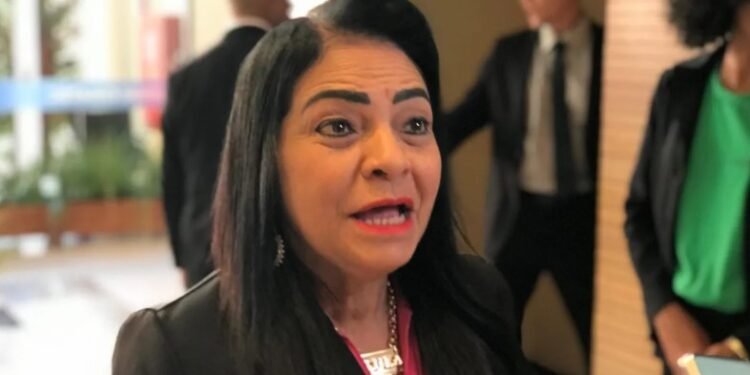 Prefeita de Lauro de Freitas, Moema Gramacho (PT) está chegando ao fim de seu mandato e ainda não definiu sucessor - Foto: Cassio Moreira | Ag. A TARDE