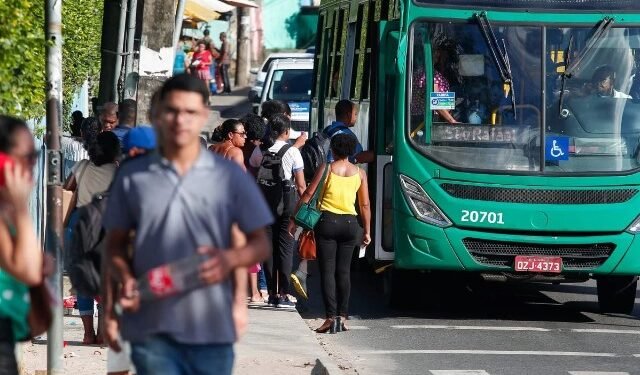 Ponto de ônibus em Salvador Crédito: Arisson Marinho / CORREIO
