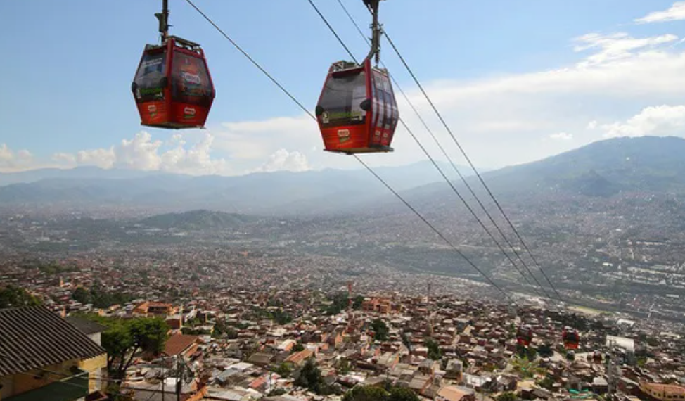 Bruno havia confirmado a intenção de tocar o projeto em fevereiro e reiterado neste mês que os estudos estavam em andamento - Foto: (Foto ilustrativa do Teleférico de Medellín, na Colômbia) Foto: Respostas Sustentaveis