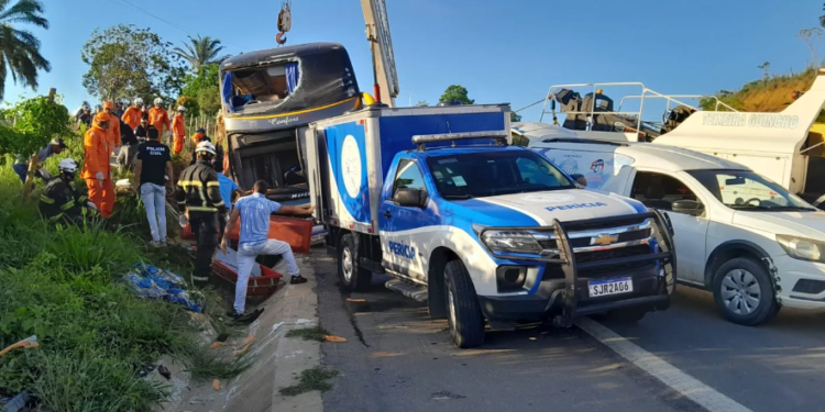 O acidente aconteceu no km 885, por volta das 4h30 - Foto: Liberdade News