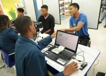 O voto é obrigatório para eleitores alfabetizados com idade entre 18 e 70 anos - Foto: Claudionor Jr | SEC Bahia