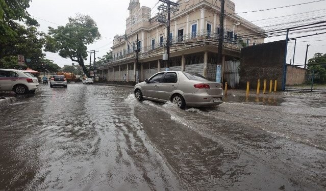 Chuva em Salvador Crédito: Marina Silva/CORREIO