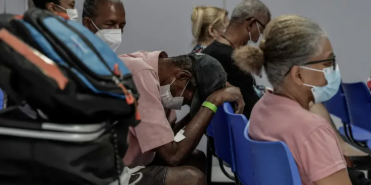 Secretaria da Saúde de Salvador orienta sobre cuidados preventivos para evitar o norovírus. - Foto: (Foto: Uendel Galter/ Ag A TARDE)