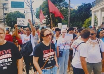 Manifestação na reitoria da Ufba Crédito: Marina Silva / CORREIO
