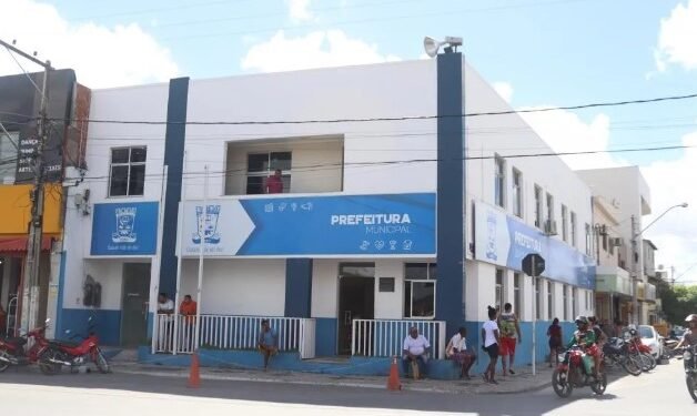 Prfeitura de Araci não enviou dados da RAIS de 2022 e deixou 3 mil servidores sem abono. - Foto: Reprodução