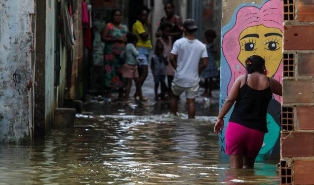 Alagamentos trazem risco de contaminação Crédito: Arisson Marinho/CORREIO
