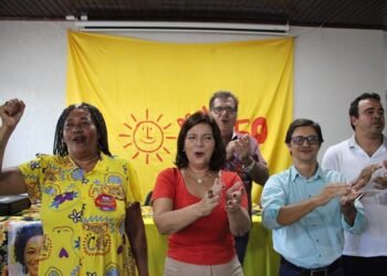 PSOL oficializa apoio a Adélia Pinheiro