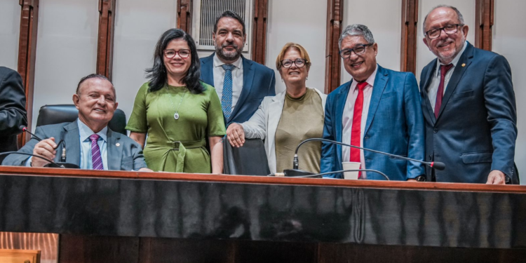 Adolfo Menezes ressalta a elevada produção legislativa da ALBA no semestre