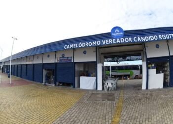 Prefeitura inaugura camelódromo com mais de 110 boxes