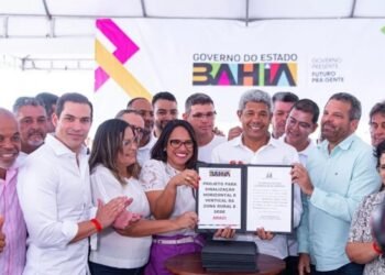 Jerônimo reforça apoio à reeleição de prefeita em Araci