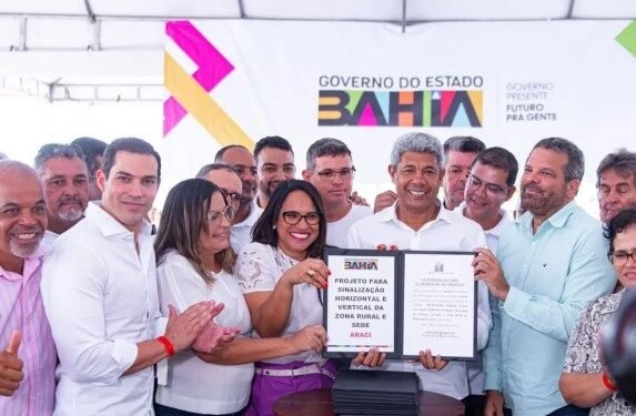 Jerônimo reforça apoio à reeleição de prefeita em Araci