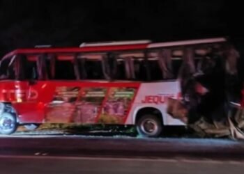 Ônibus que levava pacientes de Jequié para Salvador sofre acidente