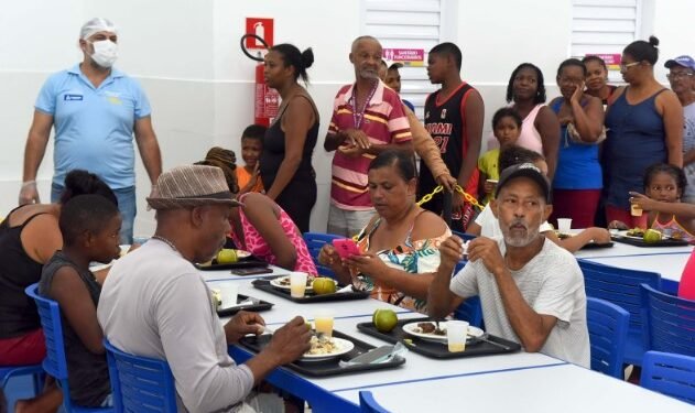 Novo restaurante popular oferece 400 refeições diárias