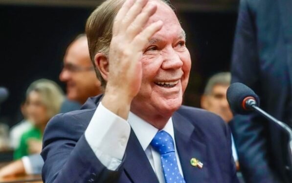 Leão reafirma apoio à pré-candidatura de Débora Régis