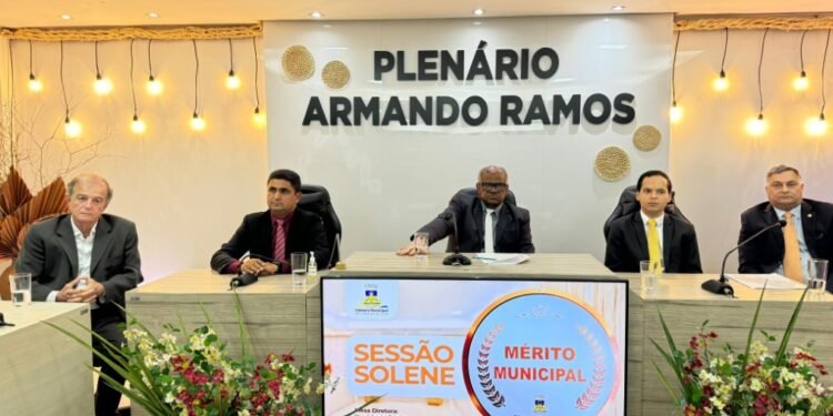 Luciano Araujo recebe Medalha do Mérito Municipal da Câmara